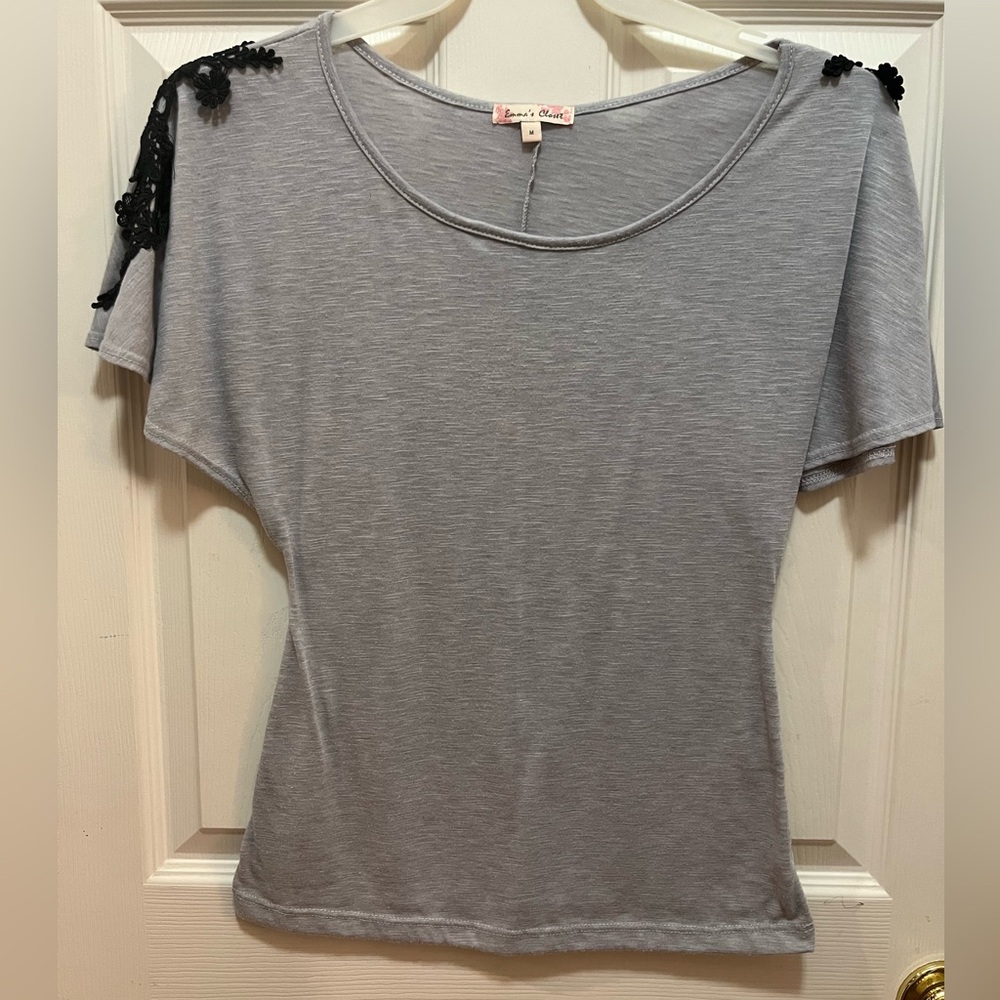 Lace shoulder detail top. Size medium. Great condition